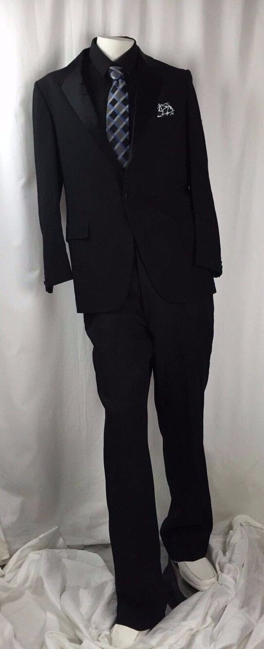 Vintage Eisenburg & Eisenburg New York 1 Btn Tuxedo with Pocket Handkerchief 40